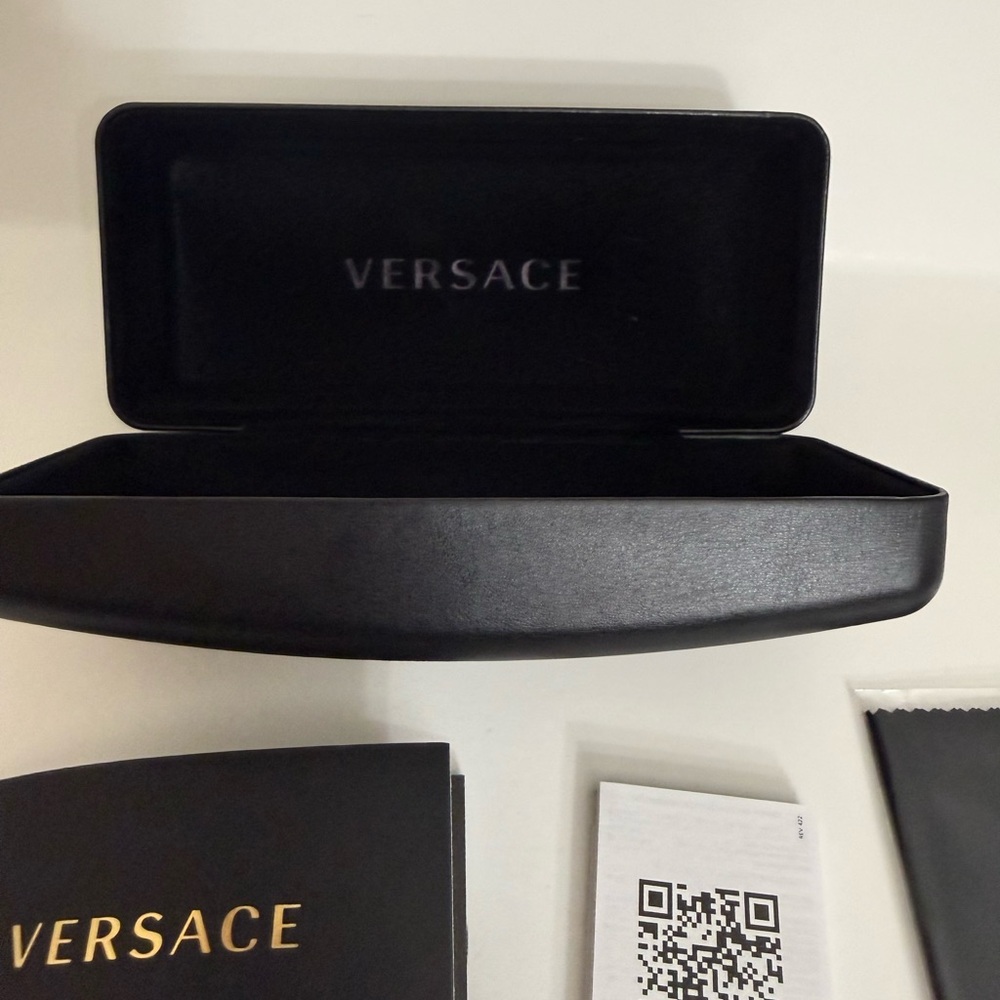 VERSACE sunglasses case BLACK AUTHENTIC SUNGLASSES CASE W/CLOTH , booklet - Picture 4 of 11